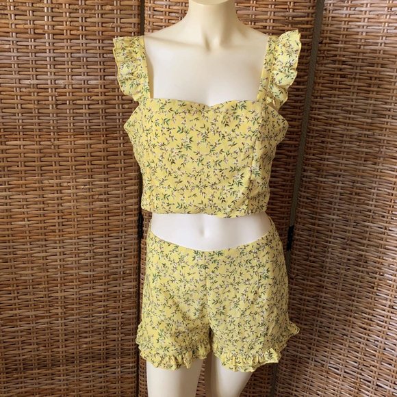 Nasty Gal Days of Flower Lives Floral Crop Top and Shorts Set Yellow - Picture 1 of 8